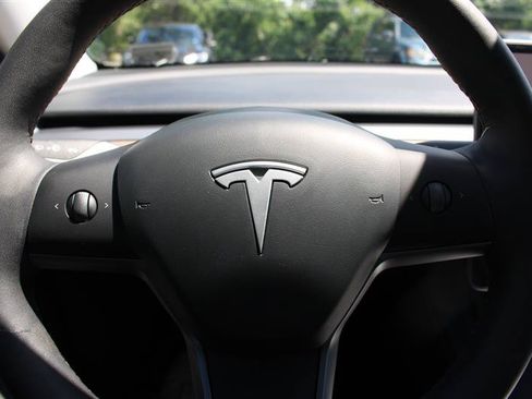 Used 2024 Tesla Model Y Long Range AWD/4WD image 16