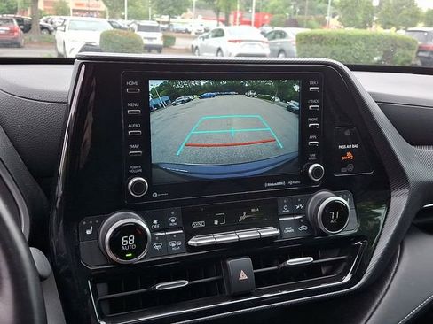 Used 2022 Toyota Highlander XSE FWD image 21