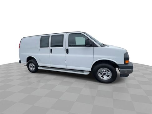 Used 2022 GMC Savana 2500 w/ Driver Convenience Package image 9