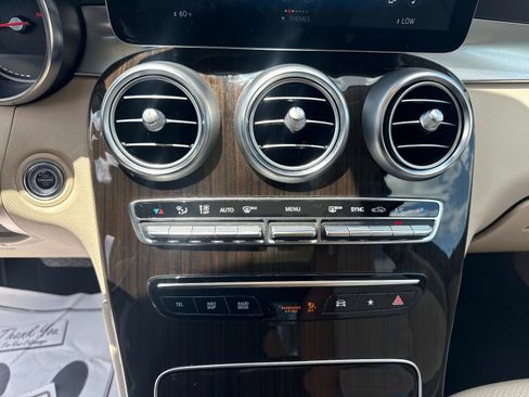 Used 2022 Mercedes-Benz GLC 300 image 23
