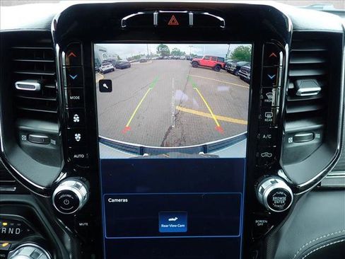 Used 2022 RAM 1500 Limited w/ Body Color Bumper Group AWD/4WD image 17