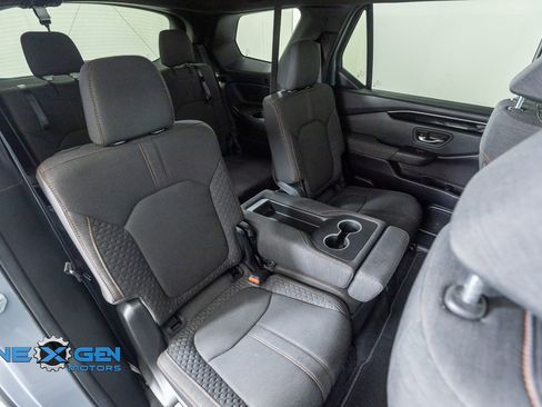 Used 2025 Honda Pilot Sport image 35