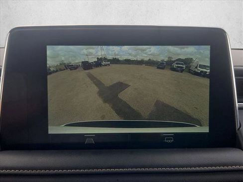 Used 2023 Chevrolet Suburban Premier image 13