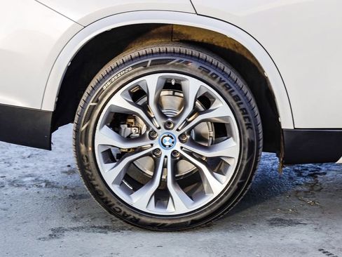 Used 2017 BMW X5 xDrive40e image 12