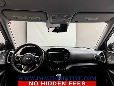 Used 2025 Kia Soul LX image 11