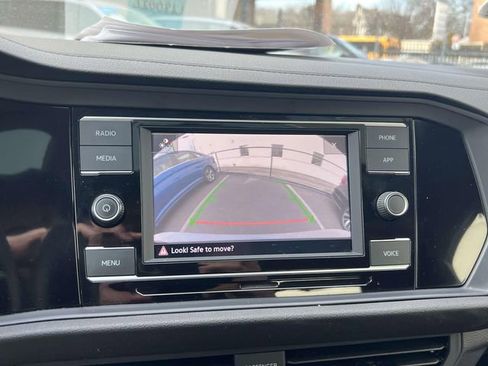 Certified 2023 Volkswagen Jetta SE w/ Panoramic Sunroof Package image 29