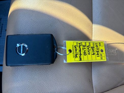 Used 2019 Volvo XC40 T5 Momentum image 29