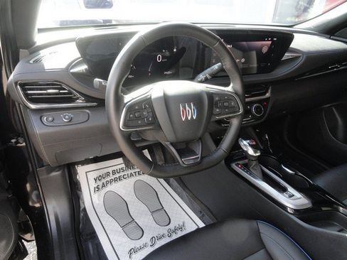 Used 2024 Buick Envista Sport Touring w/ Convenience I Package FWD image 7