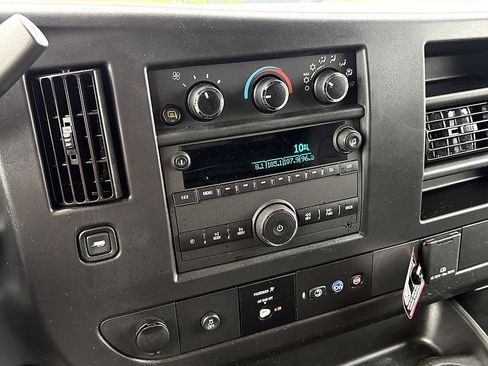 Used 2025 Chevrolet Express 2500 Extended RWD image 16