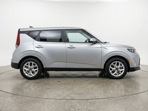 Used 2025 Kia Soul LX w/ LX Technology Package FWD image 11