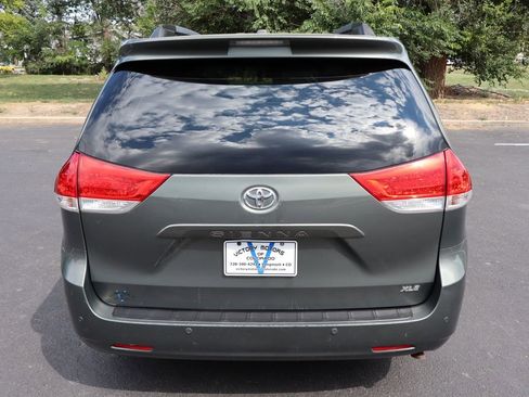 Used 2012 Toyota Sienna XLE image 6