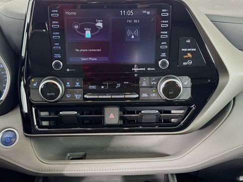 Used 2021 Toyota Highlander XLE image 30