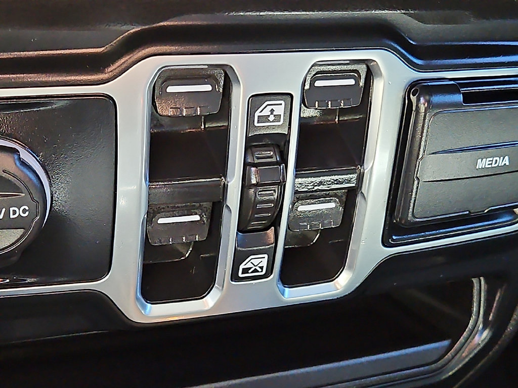Used 2024 Jeep Gladiator Sport AWD/4WD image 16