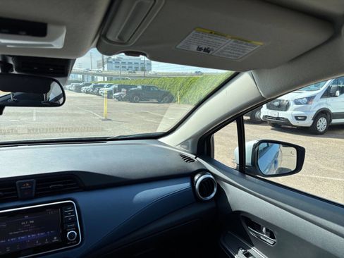 Used 2025 Nissan Versa SV FWD image 32