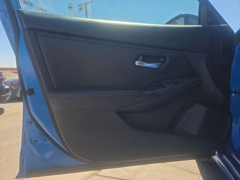 Used 2024 Nissan Sentra SV FWD image 8