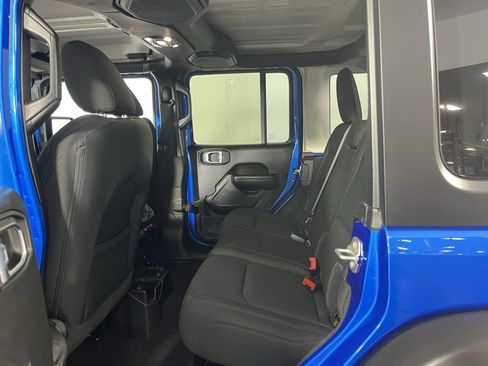 Used 2022 Jeep Wrangler Unlimited Sport image 19