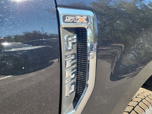 Used 2022 Ford F250 XL w/ STX Appearance Package image 6
