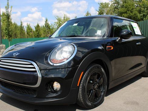 Used 2015 MINI Cooper 2-Door Hardtop image 3
