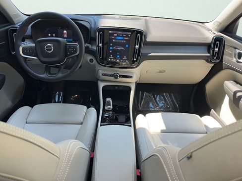 Used 2025 Volvo XC40 B5 Ultra w/ Climate Package AWD/4WD image 11