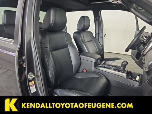 Used 2019 Toyota Tacoma Limited AWD/4WD image 30