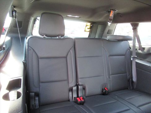 Used 2025 GMC Yukon XL Denali image 32