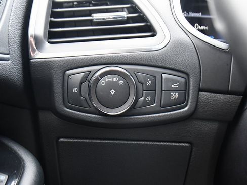 Used 2019 Ford Edge Titanium w/ Cold Weather Package image 28