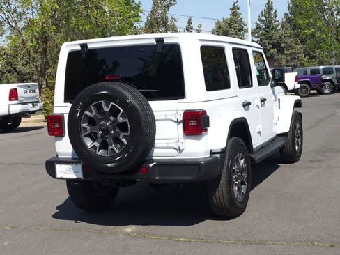 New 2026 Jeep Wrangler Unlimited Sahara AWD/4WD image 8
