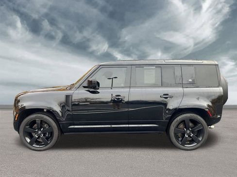 Used 2024 Land Rover Defender 110 V8 AWD/4WD image 2