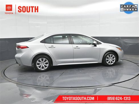Used 2023 Toyota Corolla LE image 3