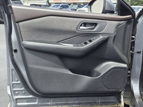 Used 2021 Nissan Rogue SV AWD/4WD image 15