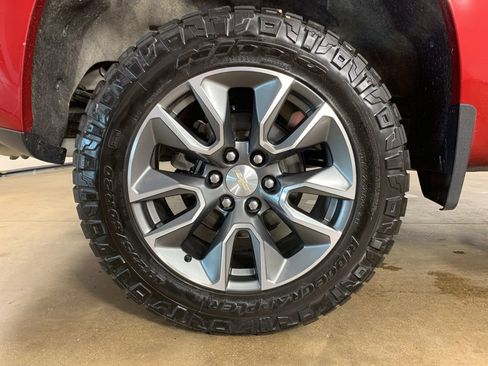 Used 2023 Chevrolet Silverado 1500 LT AWD/4WD image 40