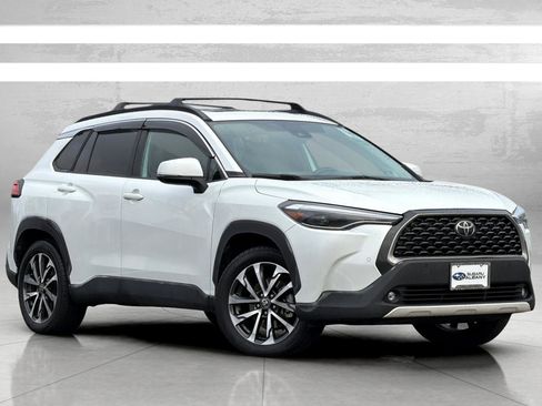 Used 2022 Toyota Corolla Cross XLE image 2
