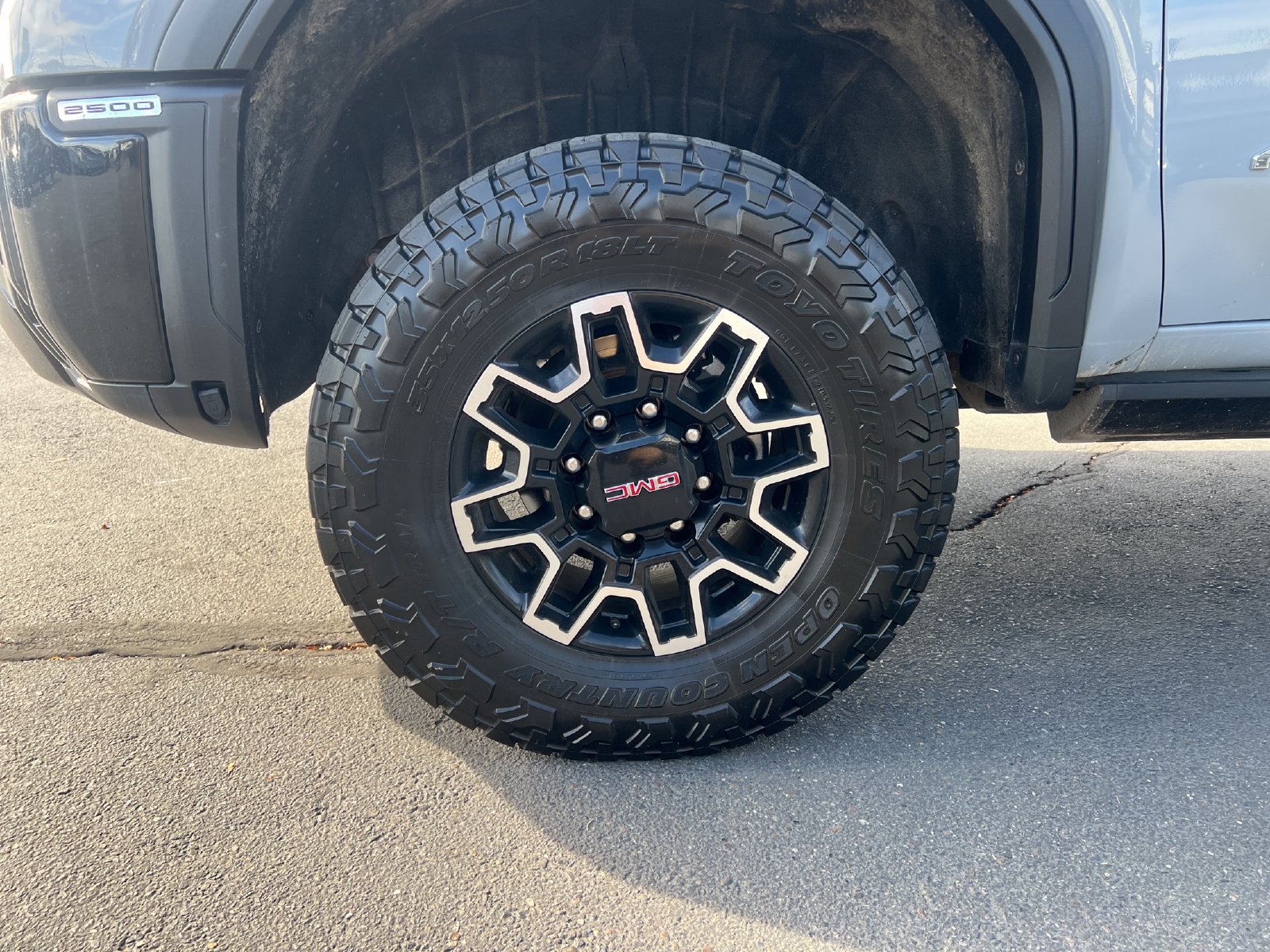 Used 2025 GMC Sierra 2500 AT4X AWD/4WD image 11