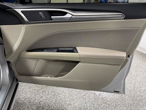 Used 2019 Ford Fusion SE image 13