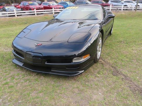 Used 2001 Chevrolet Corvette Coupe w/ Preferred Equipment Group2 image 2