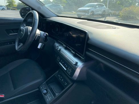 Used 2024 Hyundai Kona Limited FWD image 31