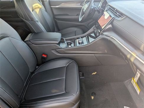 New 2025 Jeep Grand Cherokee Limited w/ Luxury Tech Group II image 32