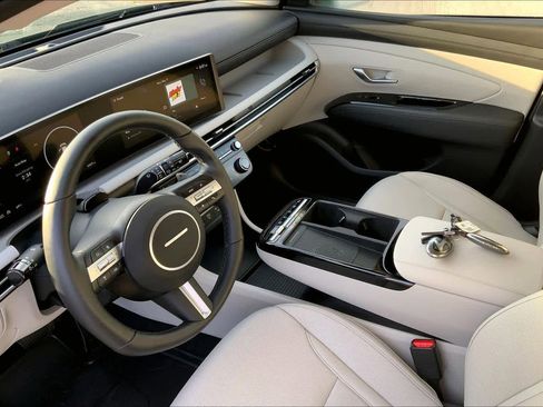 Used 2025 Hyundai Tucson Limited image 16