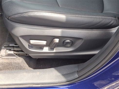 Used 2024 Toyota Corolla Cross XLE image 19