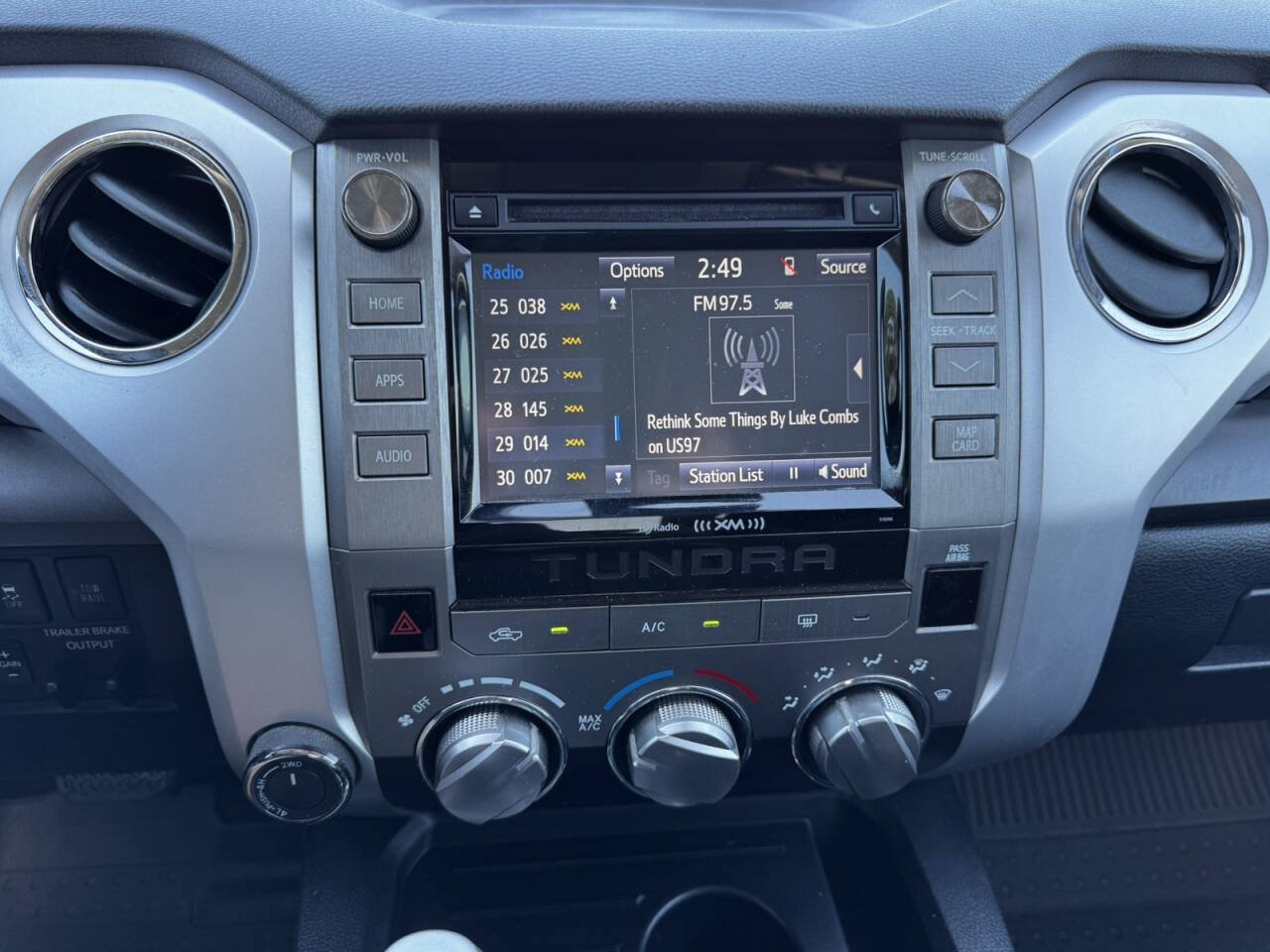 Used 2019 Toyota Tundra SR5 w/ SR5 Upgrade Package AWD/4WD image 14