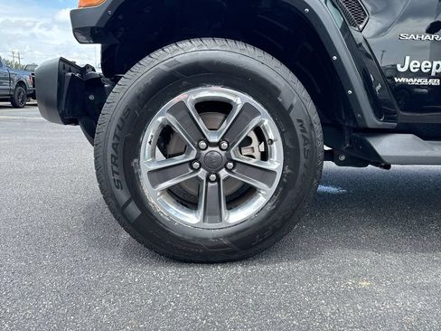 Used 2022 Jeep Wrangler Unlimited Sahara w/ Cold Weather Group AWD/4WD image 27