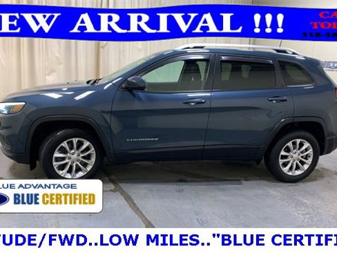 Used 2020 Jeep Cherokee Latitude w/ Cold Weather Group image 7