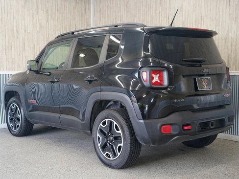 Used 2017 Jeep Renegade Trailhawk w/ Premium Trailhawk Package AWD/4WD image 7