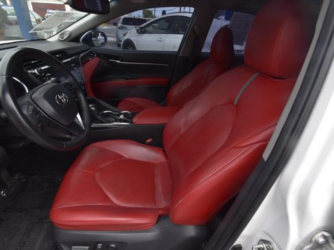 Used 2018 Toyota Camry XSE w/ Driver Assist Package FWD image 2