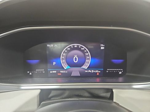 Used 2025 Volkswagen Taos SE w/ Panoramic Sunroof Package AWD/4WD image 18