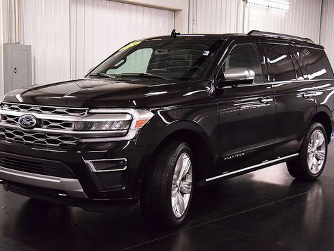Used 2024 Ford Expedition Platinum AWD/4WD image 3
