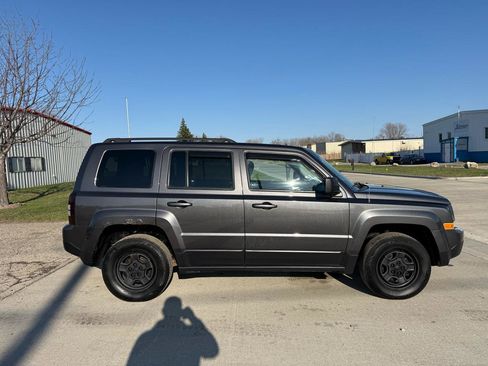 Used 2017 Jeep Patriot Sport w/ Power Value Group AWD/4WD image 4