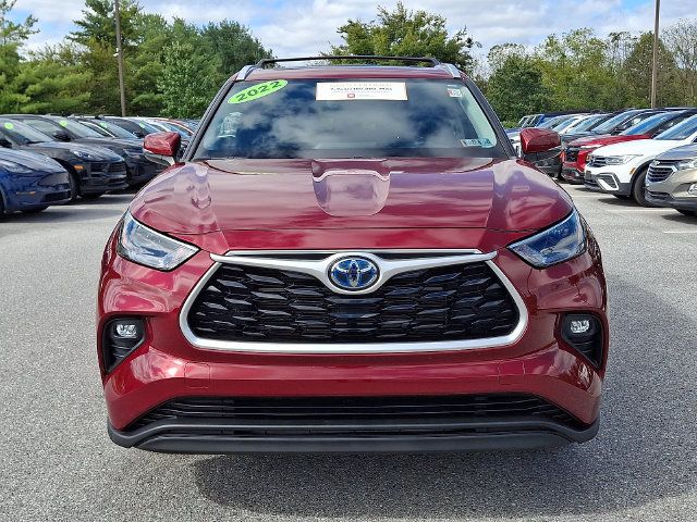 Certified 2022 Toyota Highlander XLE AWD/4WD image 2