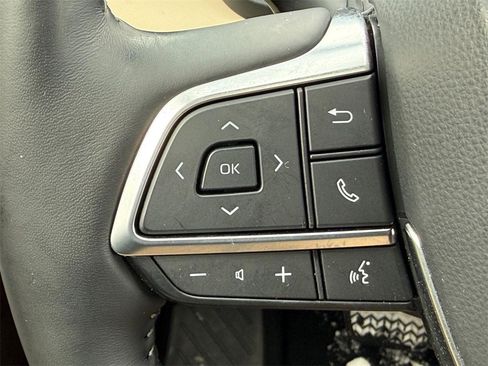 Used 2021 Toyota Highlander Limited image 18