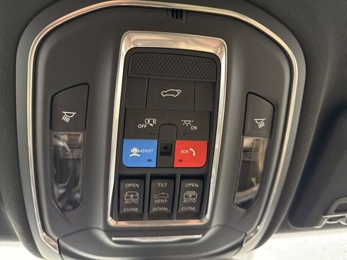 New 2025 Jeep Grand Cherokee L Limited AWD/4WD image 37